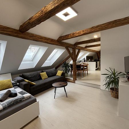 Apartmany S Vyhledem Na Zamek 温珀克 外观 照片