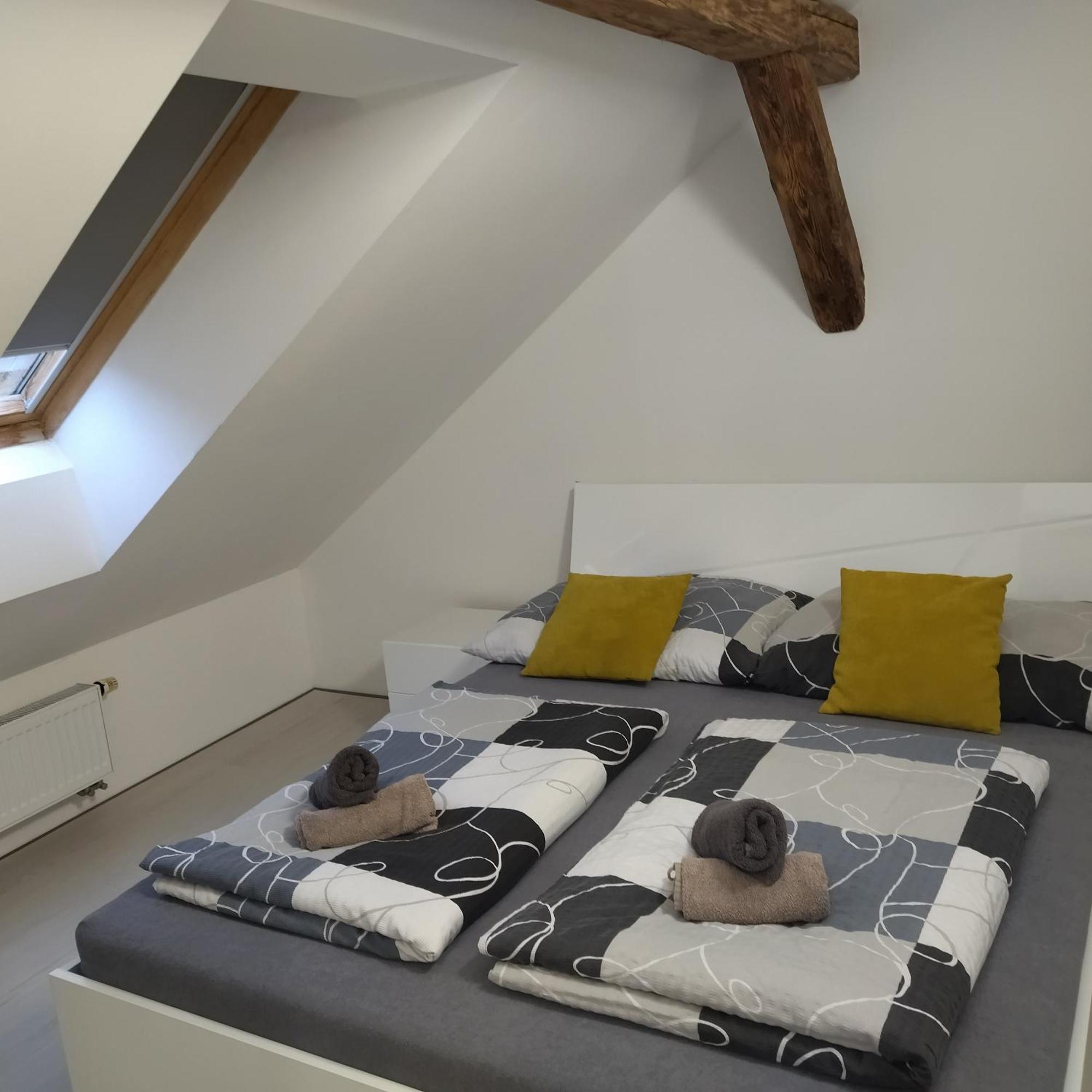 Apartmany S Vyhledem Na Zamek 温珀克 外观 照片