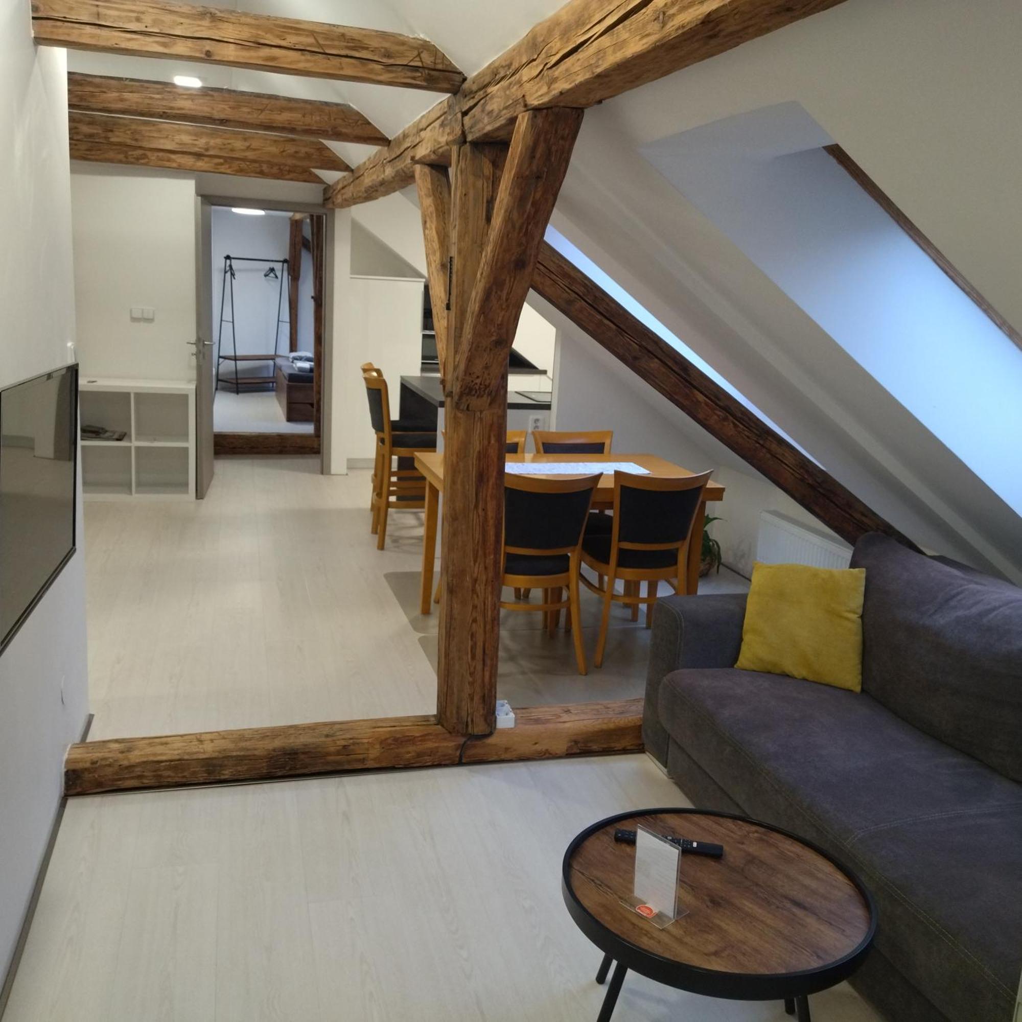 Apartmany S Vyhledem Na Zamek 温珀克 外观 照片