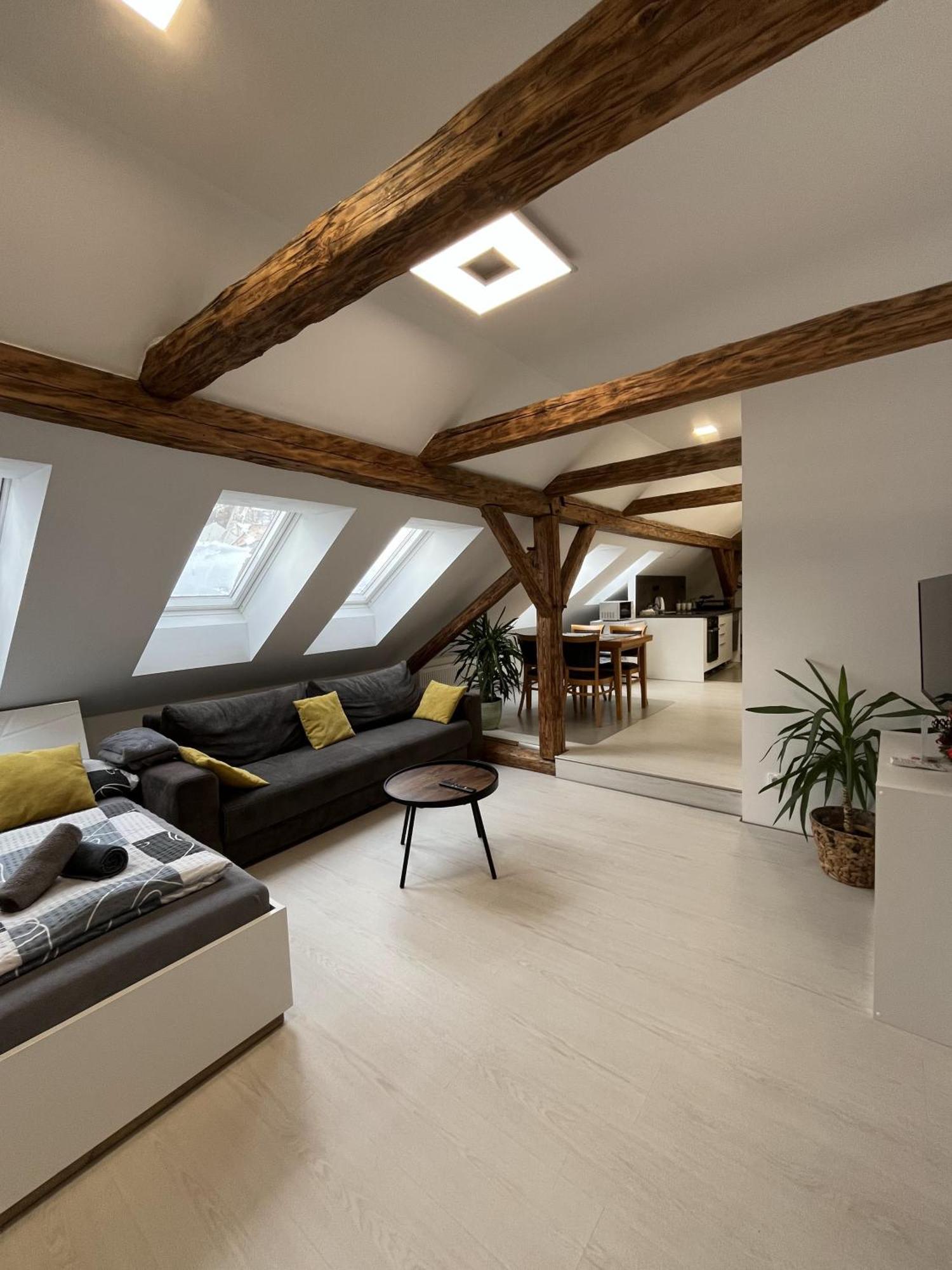 Apartmany S Vyhledem Na Zamek 温珀克 外观 照片